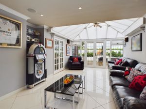 Sunroom other way - click for photo gallery